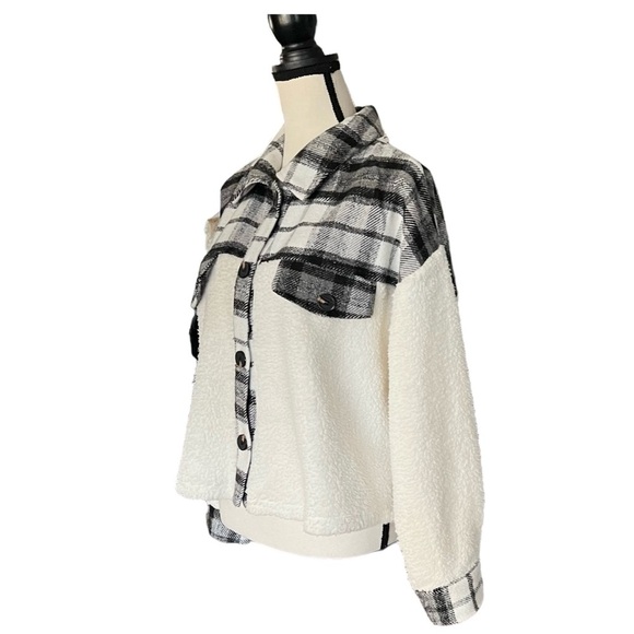 Sherpa button up plaid trim button waist length shacket. Size Large - Picture 3 of 6
